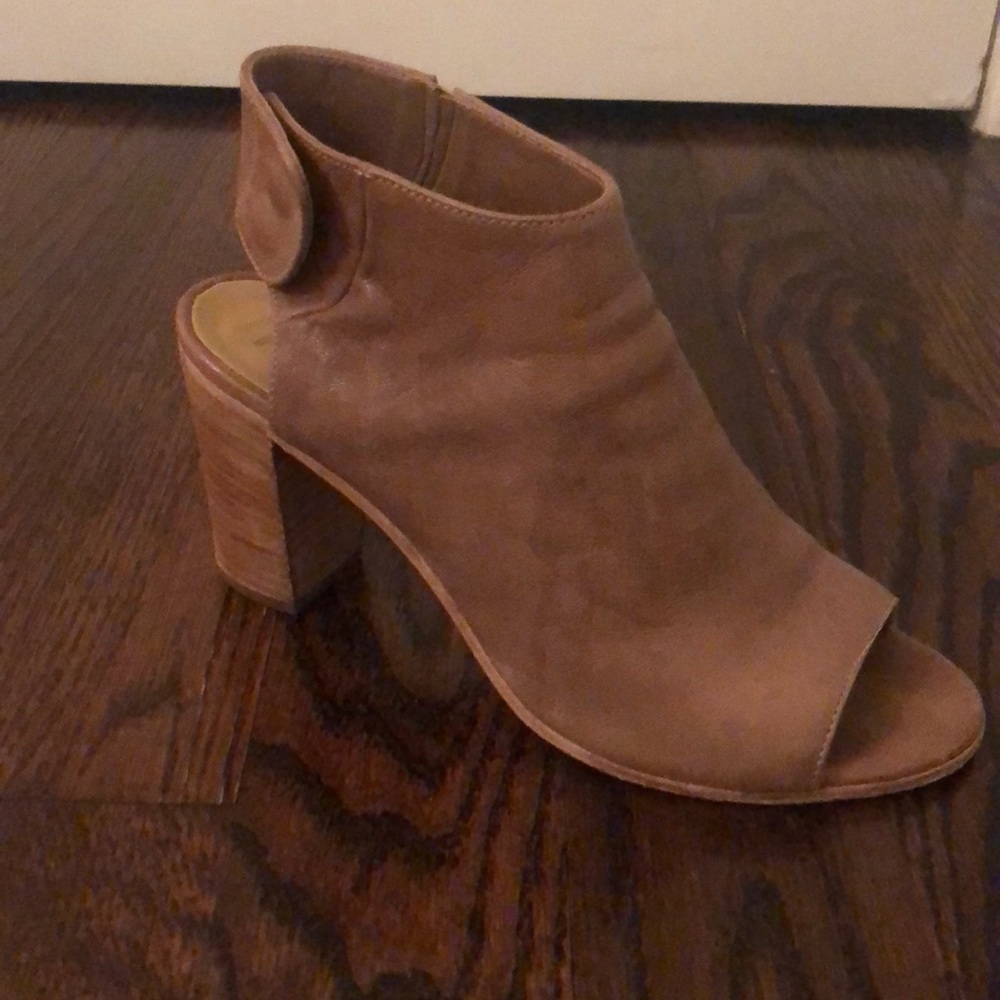 Tanned mules